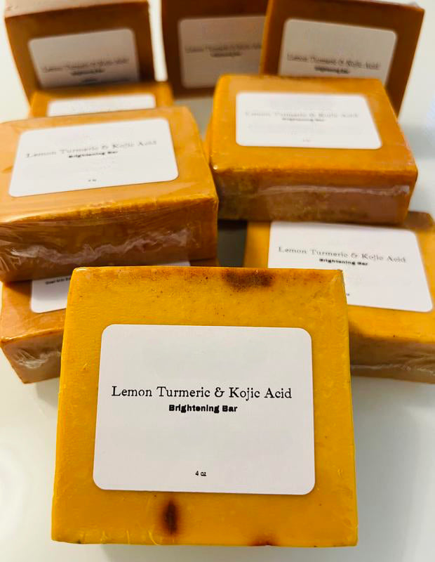 Savon éclaircissant au citron, curcuma et acide kojique pour taches brunes et teint uniforme